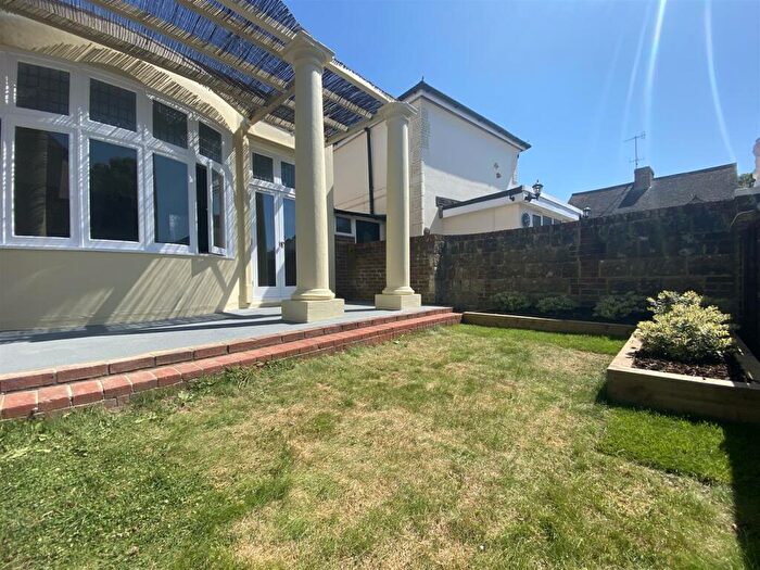 1 Bedroom Flat For Sale In Lansdowne Road, Worthing, BN11