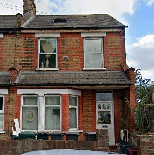 4 Bedroom End Terrace House For Sale In Livingstone Road, Hounslow, TW3