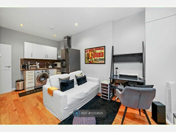 Studio To Rent In Warwick Road, London, SW5