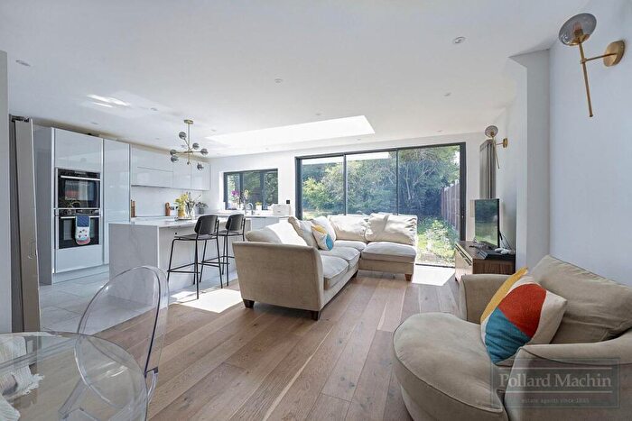 3 Bedroom Semi-Detached House For Sale In Kingswood Avenue, Sanderstead, CR2