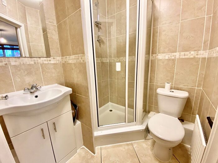 2 Bedroom Flat To Rent In Kew Road, Kew, Richmond, TW9