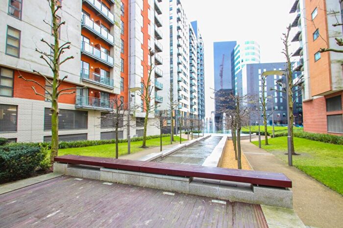 2 Bedroom Apartment To Rent In Vallea Court, Red Bank, Manchester, M4