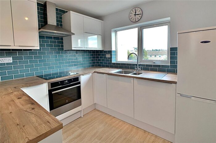 1 Bedroom Flat For Sale In Hillmount, Woking, Surrey, GU22
