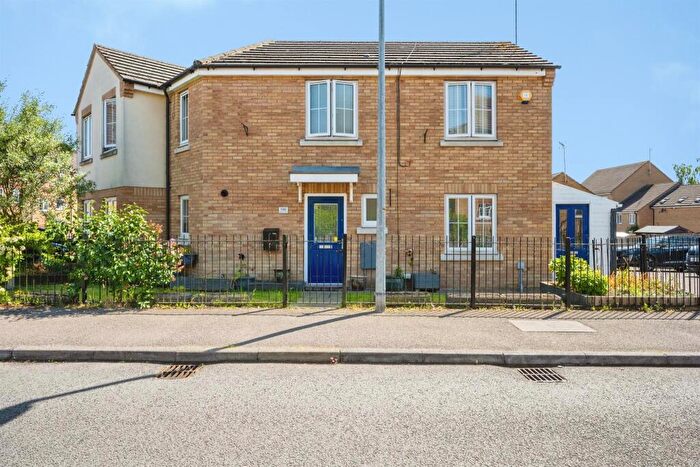 3 Bedroom End Of Terrace House For Sale In Cooper Drive, Leighton Buzzard, LU7
