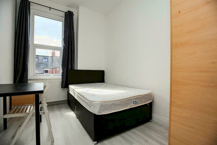 3 Bedroom Flat To Rent In (£pppw) Biddlestone Road, Heaton, Newcastle Upon Tyne, NE6