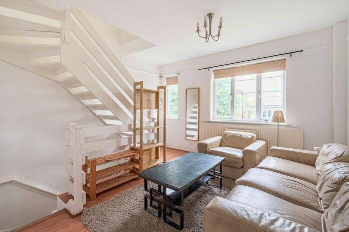 4 Bedroom Maisonette To Rent In Crescent Road, Finchley, London, N3