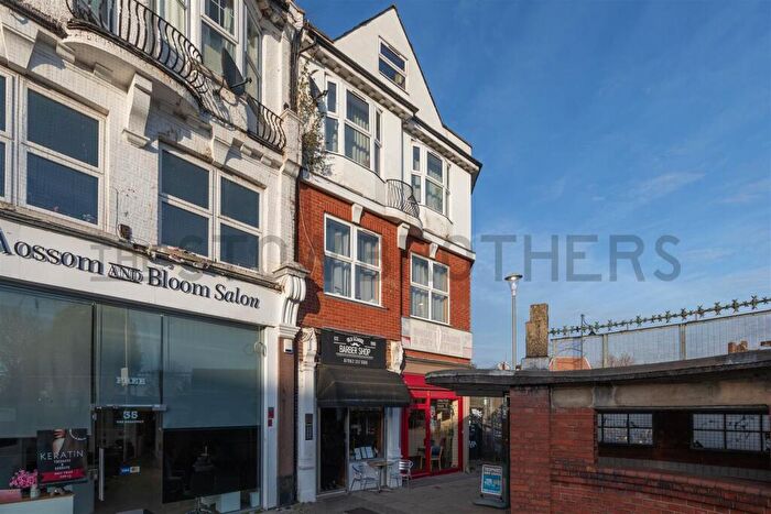 2 Bedroom Flat To Rent In The Broadway, Woodford Green, IG8