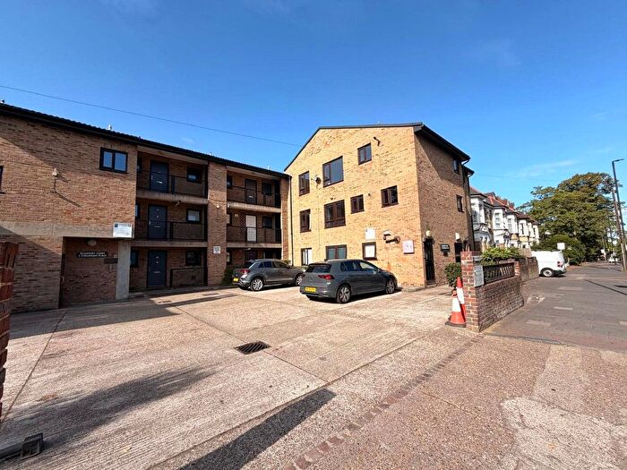 1 Bedroom Flat For Sale In Beaumont Court, Streatham Place, London, SW2