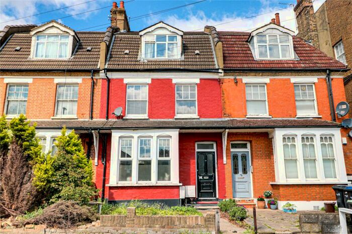 2 Bedroom Apartment To Rent In Wades Hill, Winchmore Hill, London, N21