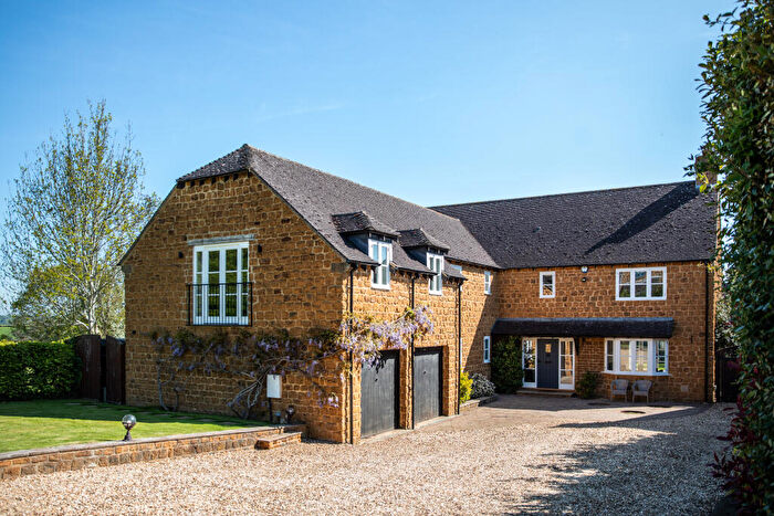5 Bedroom Detached House For Sale In Tithe Lane, Clifton, OX15