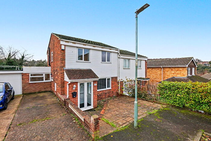 3 Bedroom Semi Detached House For Sale In Rush Close, Walderslade, Chatham, ME5