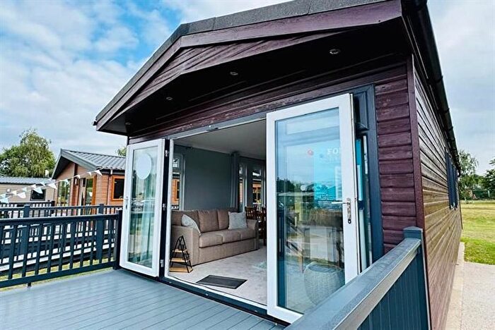 2 Bedroom Mobile/park Home For Sale In Lineside, Hubberts Bridge, Boston, PE20