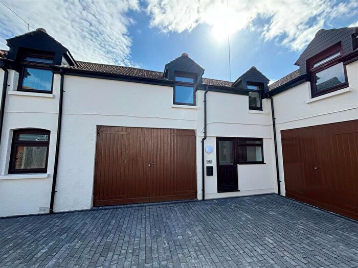 2 Bedroom Terraced House To Rent In Avenue Lane, Eastbourne, BN21