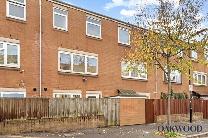 3 Bedroom Flat For Sale In Pellerin Road, London, N16