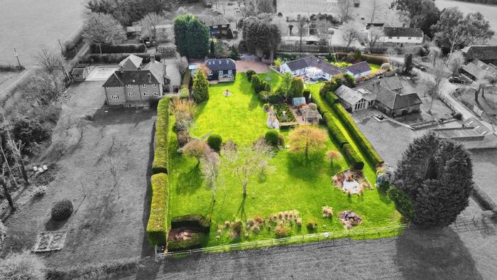 6 Bedroom Detached Bungalow For Sale In Sedgwick Lane, Horsham, RH13