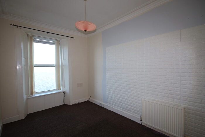 2 Bedroom Flat For Sale In Fl/, Argyle Street, Rothesay, PA20
