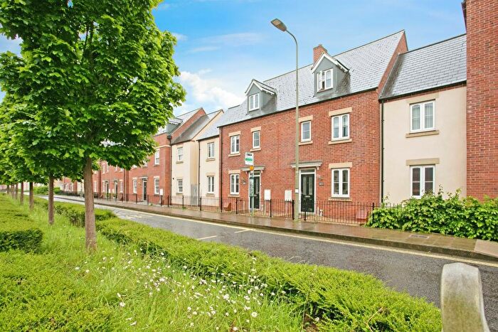 4 Bedroom Semi-Detached House For Sale In Whitelands Way, Bicester, OX26