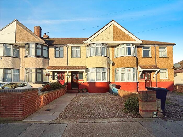 3 Bedroom Terraced House For Sale In Guildford Avenue, Feltham, TW13