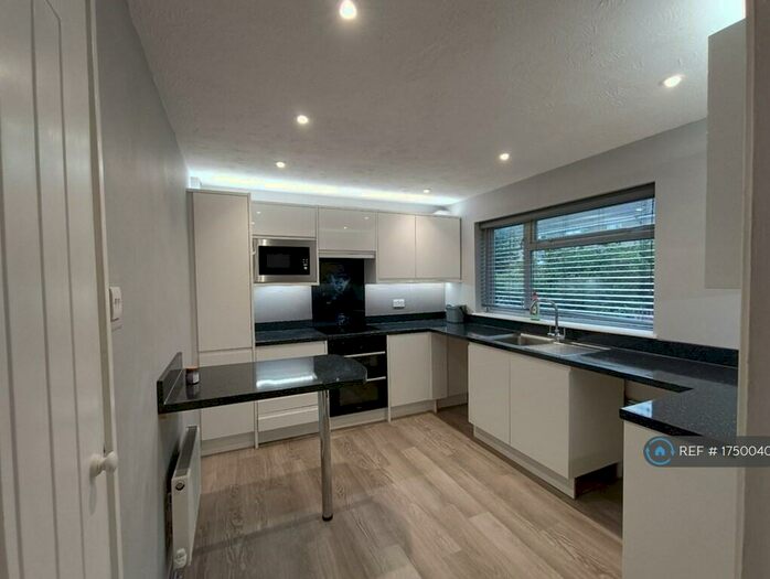 3 Bedroom Terraced House To Rent In Fairfax Road, Farnborough, GU14