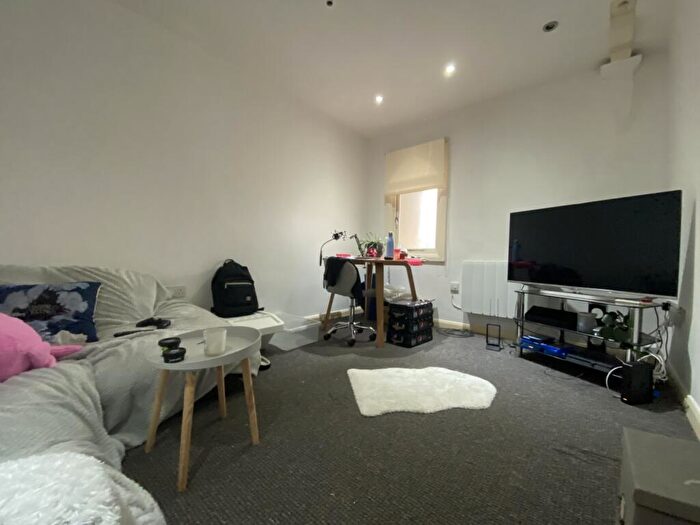 2 Bedroom Flat To Rent In Adamsdown Church, Adamsdown, CF24