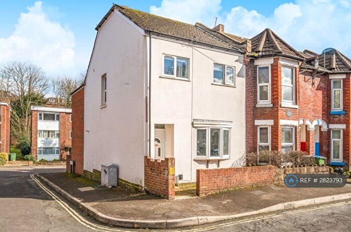 5 Bedroom End Of Terrace House To Rent In Thackeray Road, Southampton, SO17