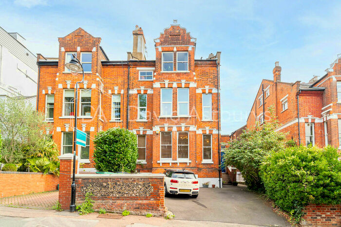 2 Bedroom Flat To Rent In Coolhurst Road, Crouch End, London, N8
