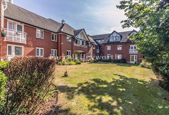 2 Bedroom Flat For Sale In Chase Close, Birkdale, Southport, PR8