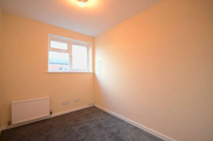 3 Bedroom Terraced House To Rent In Kelvin Close, RG2