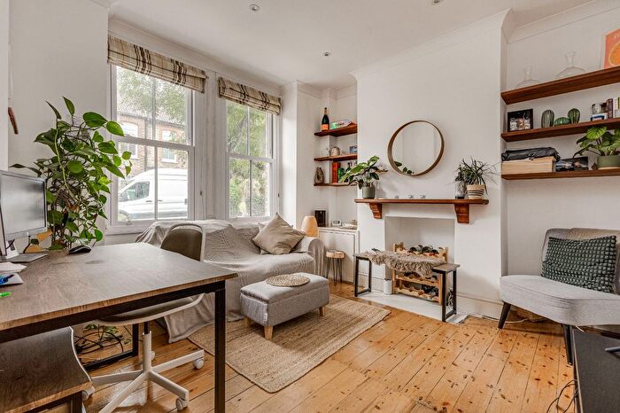 2 Bedroom Maisonette To Rent In Tennyson Street, Diamond Conservation Area, SW8