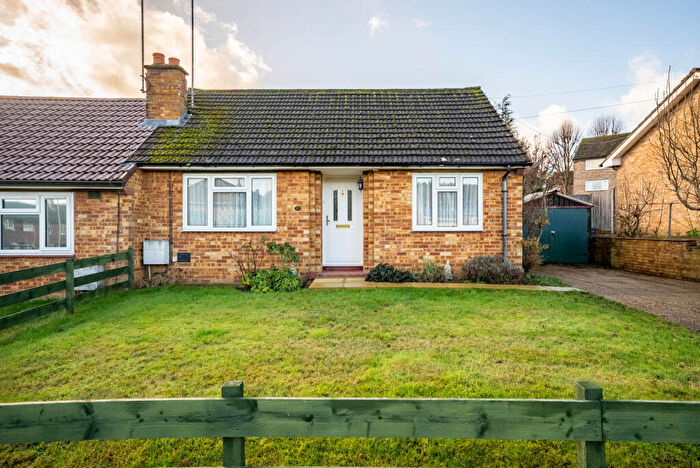 2 Bedroom Bungalow For Sale In Lawn Avenue, Kimpton, Hitchin, Hertfordshire, SG4