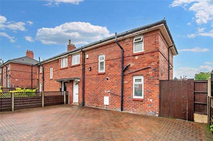 3 Bedroom Semi Detached House For Sale In Miles Hill View, Leeds, LS7