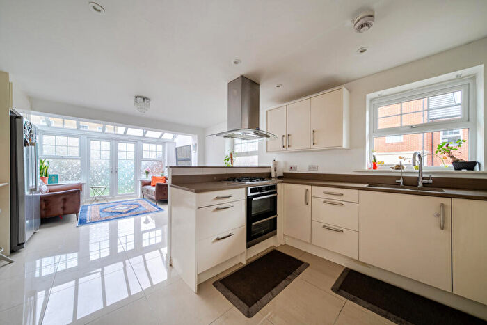 4 Bedroom End Of Terrace House For Sale In Erickson Gardens, Bromley, BR2