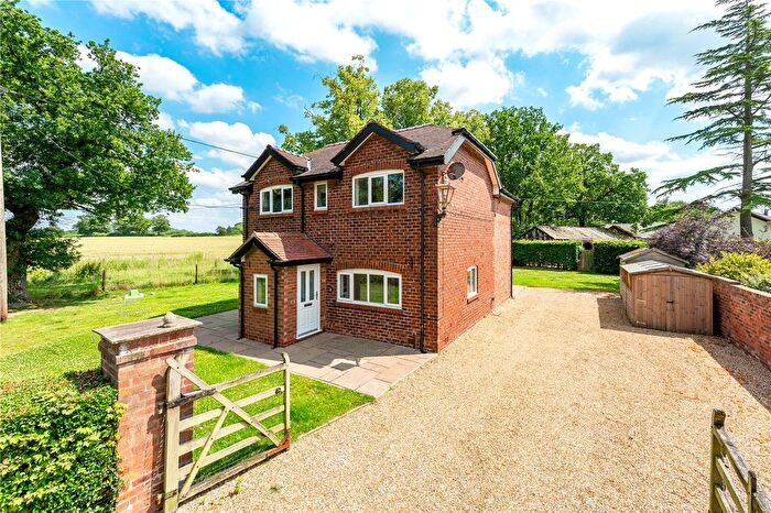 3 Bedroom Detached House To Rent In Higher House Farm, Castle Mill Lane, Altrincham, Cheshire, WA15