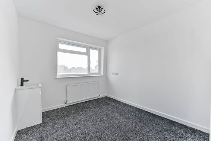 Studio To Rent In Crossways Road, Mitcham, CR4