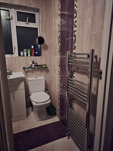 1 Bedroom Semi-Detached House To Rent In Gravel Hill, Croydon, CR0