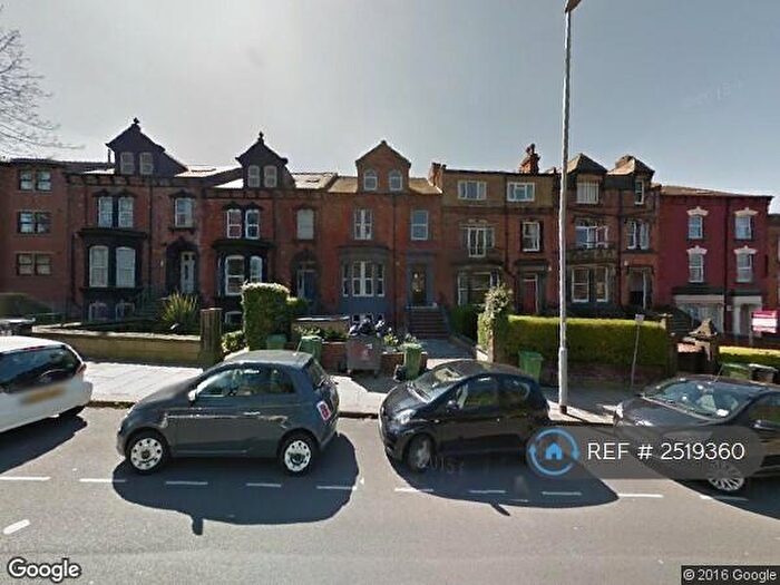 2 Bedroom Flat To Rent In Rear Woodsley Road, Leeds, LS2