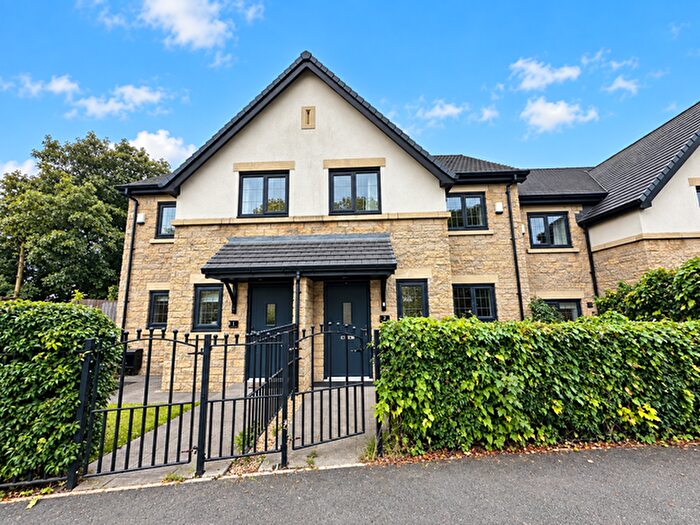 3 Bedroom Mews For Sale In Pennine Mews, Westhoughton, BL5