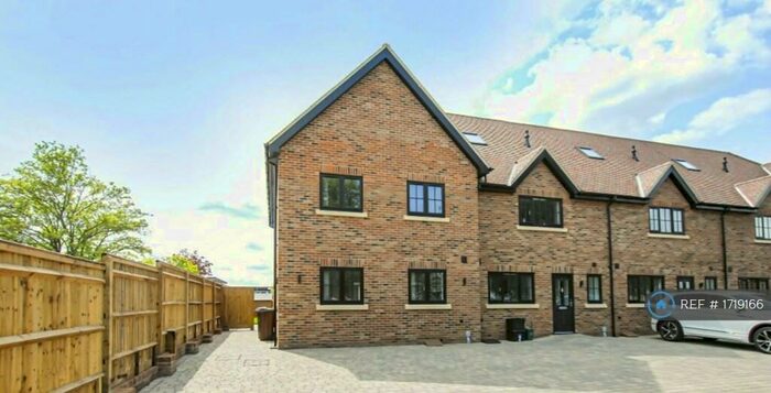 5 Bedroom End Of Terrace House To Rent In Mandeville Mews, St. Albans, AL1