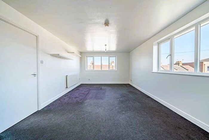 1 Bedroom Flat To Rent In Miles Road, Mitcham, CR4