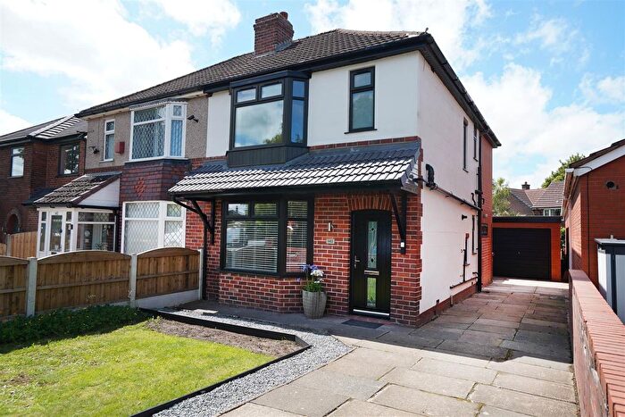 3 Bedroom Semi Detached House For Sale In Leigh Road, Westhoughton, Bolton, BL5