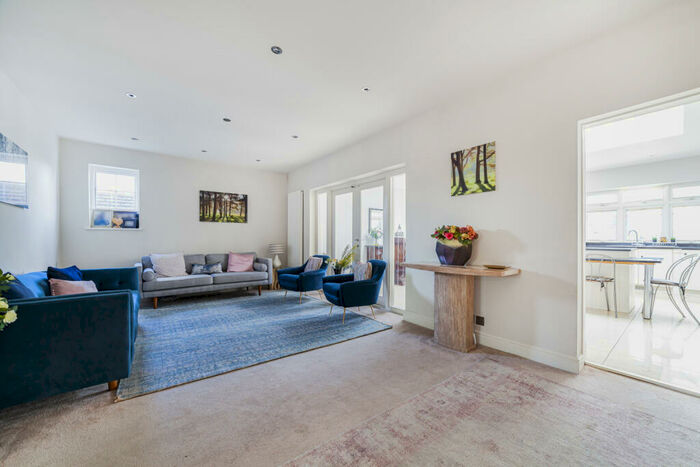 6 Bedroom Detached House To Rent In , CR2