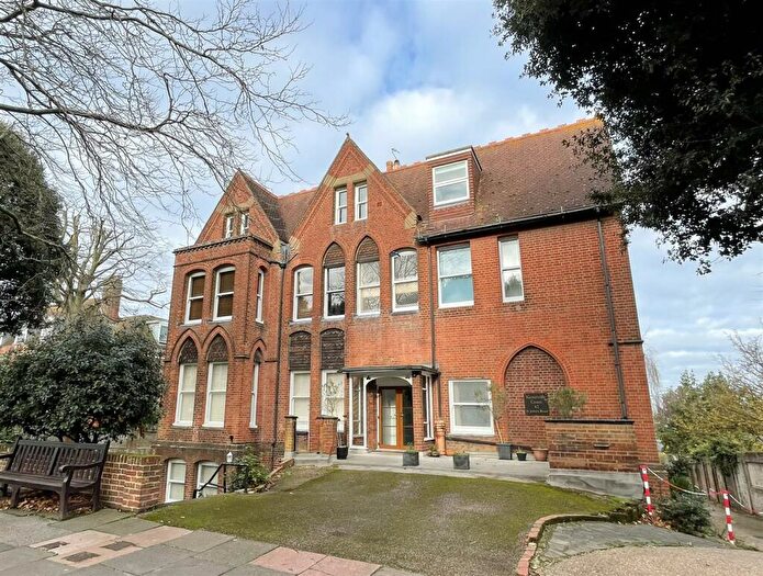 3 Bedroom Flat To Rent In St. Johns Road, Eastbourne, BN20