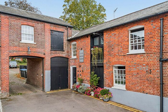 2 Bedroom Flat For Sale In Bank Mews, High Street, Tring, HP23