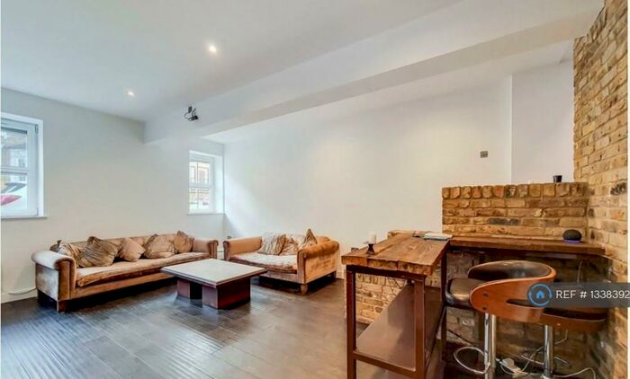 2 Bedroom Flat To Rent In Stoke Newington, London, N16