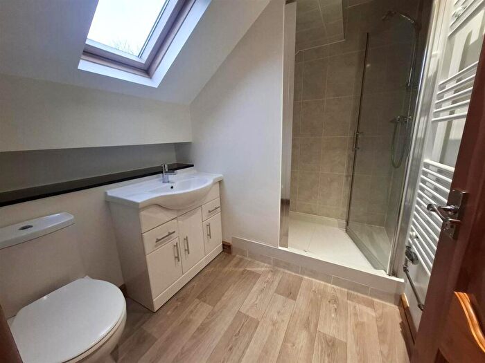 3 Bedroom Bungalow To Rent In Hallsteads, Dove Holes, SK17