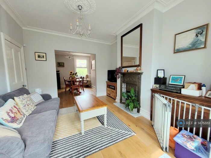 4 Bedroom Semi-Detached House To Rent In Richmond Gardens, Southampton, SO17