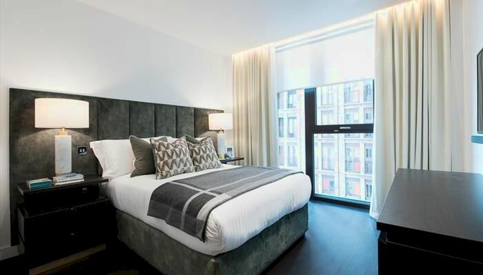 2 Bedroom Flat To Rent In Charles Clowes Walk, London, SW11