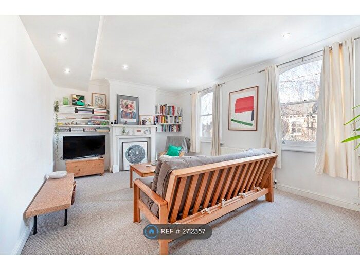 2 Bedroom Flat To Rent In East Dulwich, London, SE22