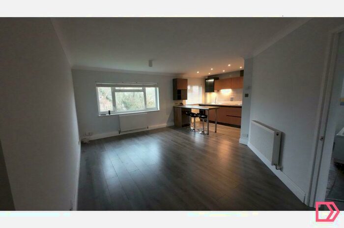 2 Bedroom Flat To Rent In Garson Road, Esher, Surrey, KT10