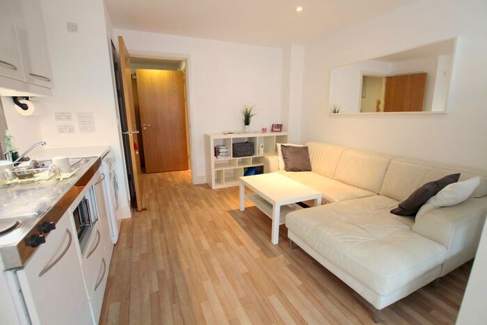 1 Bedroom Flat To Rent In Long Lane, London, SE1